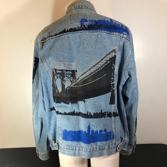 Calvin Klein Men's Light wash Trucker Denim Jacket Never worn like New! - Picture 3 of 10